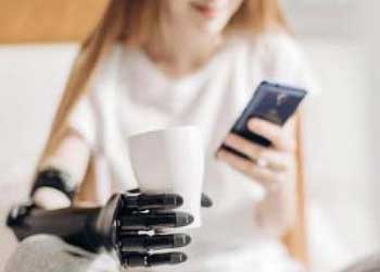 الأجهزة التعويضية: بين التقنية والإنسانية لاستعادة الحياة
